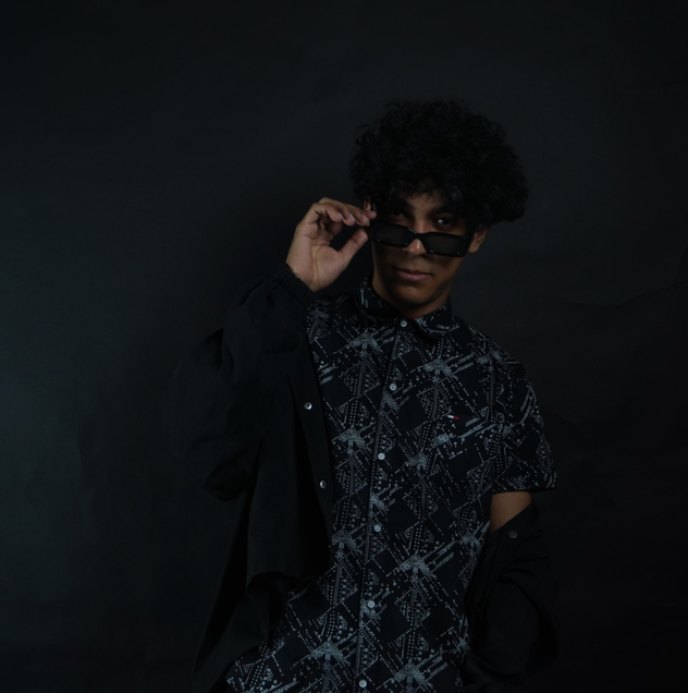 sam sin ropa
